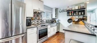 14 Mi to Dtwn Seattle: Sleek Home w/ Large Yard