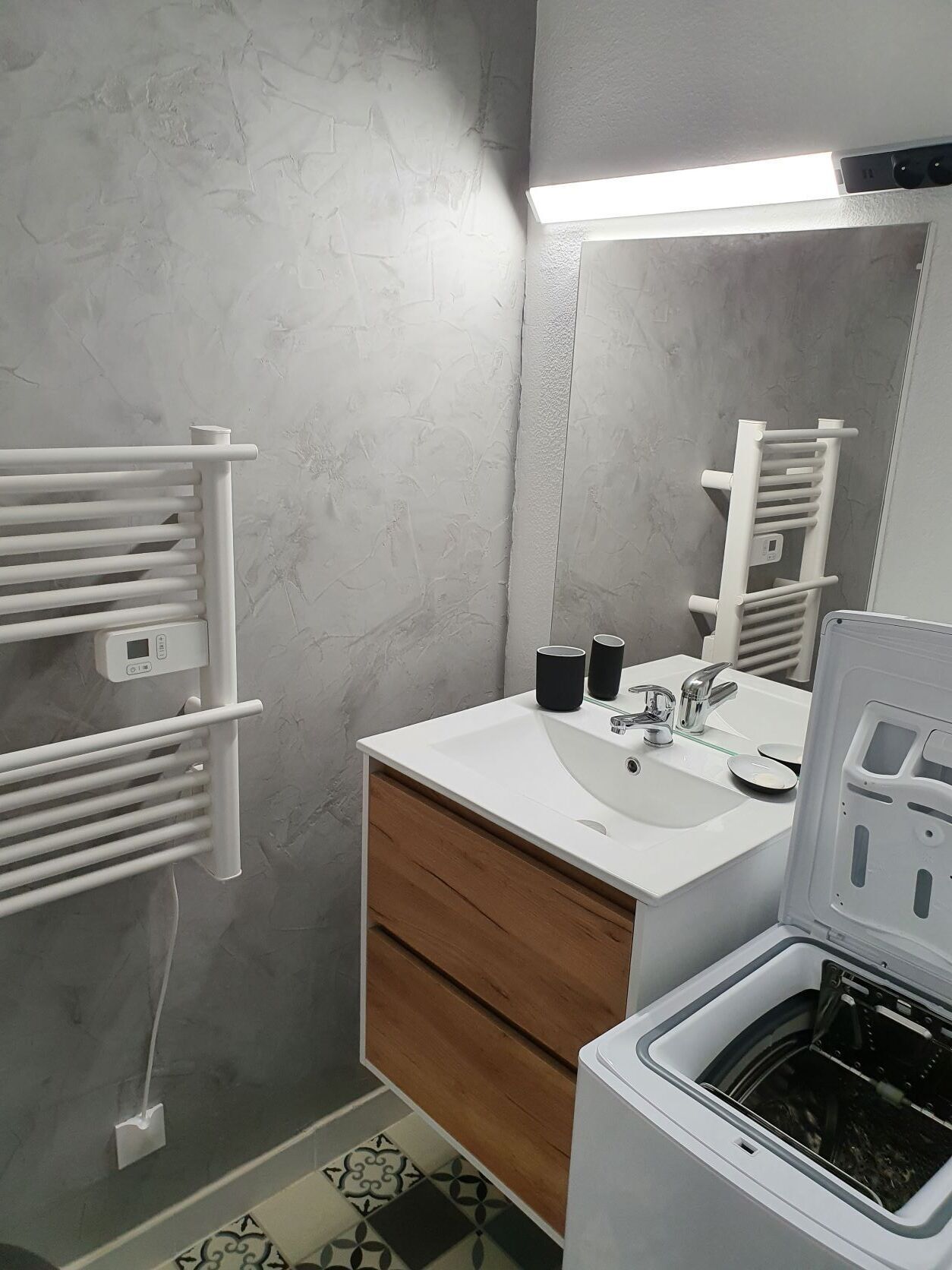 Serviettes fournies, savon, papier toilette