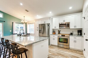 House (3 Bedrooms) | Interior