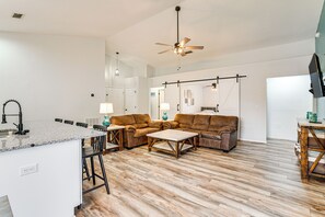 House (3 Bedrooms) | Interior