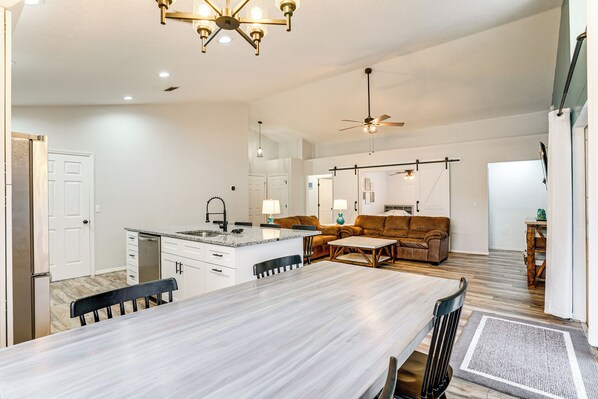 House (3 Bedrooms) | Interior