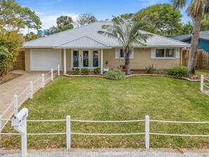 Exterior - ⭐Home with Private Pool, Only 2 Blocks to Beach-Evergreen⭐ (New Smyrna Beach)