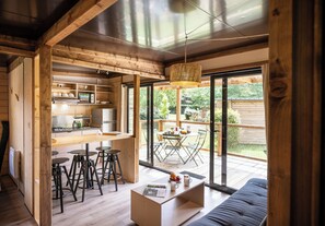 高級木屋 | 起居區 | 足球台