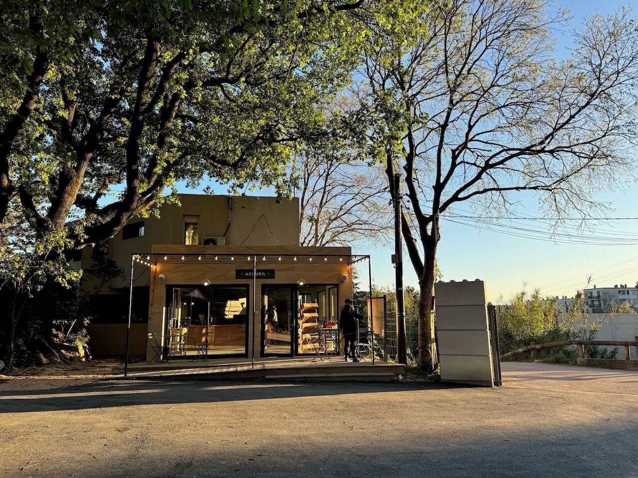 ด้านหน้าที่พัก