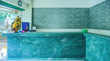 Quầy tiếp tân