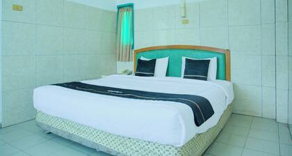 Townhouse Oak Palembang Near Jembatan Ampera Formerly Azzura Hotel