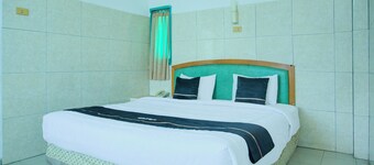 Townhouse Oak Palembang Near Jembatan Ampera Formerly Azzura Hotel