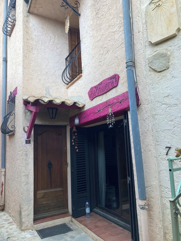 Exterior detail - Quiet village house close to river and walks (Coaraze )