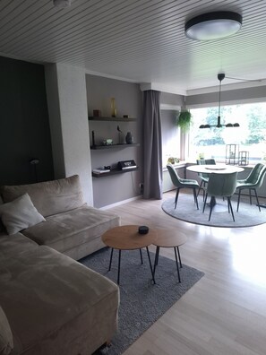 Smart TV, stereo - River view! modern vacation apartment with balcony, at the cycle path Fulda+Weser (Staufenberg)