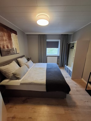 2 bedrooms, iron/ironing board, travel cot, free WiFi