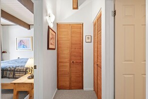 1 Schlafzimmer, Reisekinderbett, kostenloses WLAN, Bettwäsche