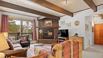 Smart TV y chimenea