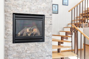 Interior - Rare 5 bedroom Steps From Peak 9/MainSt; Hot Tubs (Breckenridge)