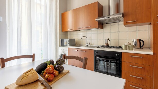 Coffee/tea maker, fridge, microwave, oven - Station & Go - Two Bedroom Apartment, Sleeps 4 (Pisa)