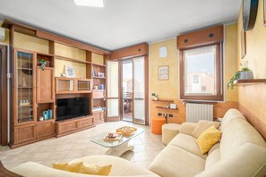 Smart TV - Ganden's Flat - One Bedroom Apartment, Sleeps 3 (Modena)