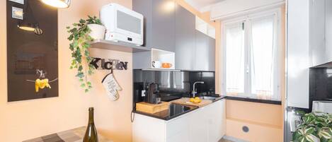 Fridge, microwave, oven, stovetop