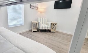 3 slaapkamers, een strijkplank/strijkijzer, wifi, beddengoed