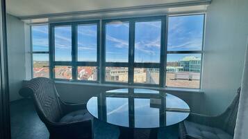 Camera Classic con letto matrimoniale o 2 letti singoli, vista città | Balcone