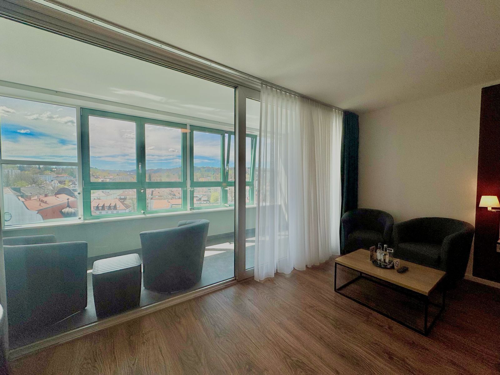 Comfort kamer | Een bureau, een laptopwerkplek, gratis wifi, beddengoed