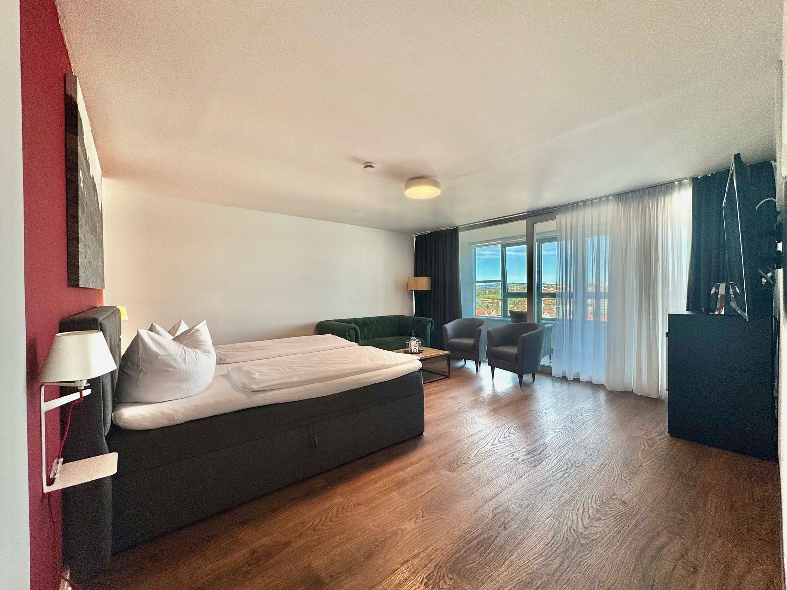 Familie appartement, uitzicht op de stad | Een bureau, een laptopwerkplek, gratis wifi, beddengoed