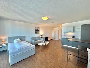 Desk, laptop workspace, free WiFi, bed sheets - My Park hotel Kempten by AR hotels (Kempten)