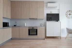 Apartment, City View | Private kitchenette - RentPlanet - Apartament Krochmalna (Warsaw)