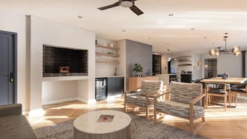 TV connectée, cheminée