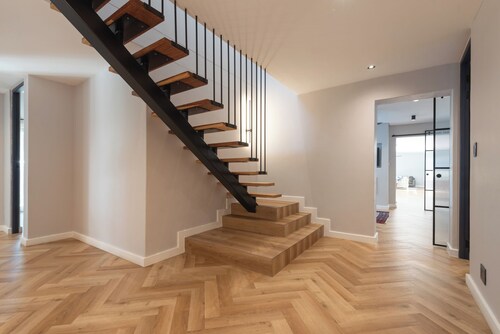 Spacious 5-bedroom family friendly house with Wi-Fi, AC in superb Stellenbosch