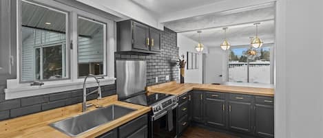 Réfrigérateur, four, plaque de cuisson, lave-vaisselle