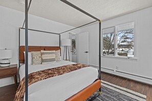 4 bedrooms, WiFi, bed sheets - Mountain View Apartment: Minutes to Skiing, Food! (Stowe)