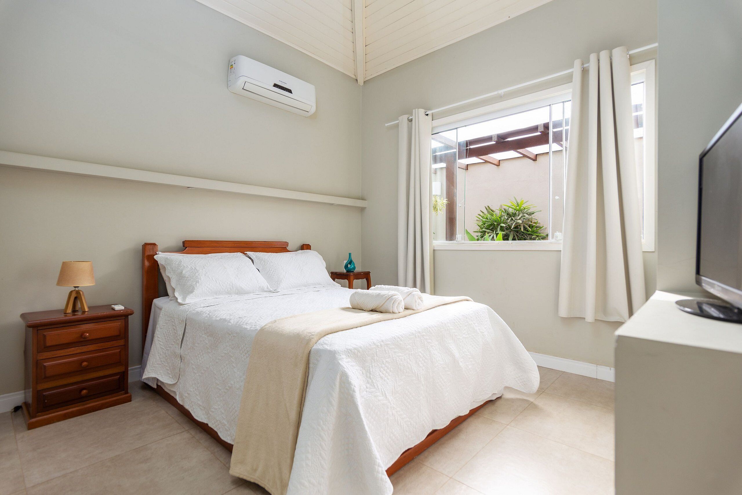 Deluxe Villa, 5 Bedrooms, Air conditioning | 5 bedrooms, individually decorated, individually furnished