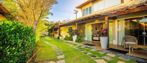 Deluxe Villa, 5 Bedrooms, Air conditioning | Property grounds