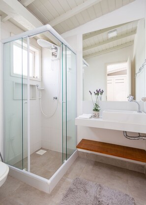 Deluxe Villa, 5 Bedrooms, Air conditioning | Bathroom