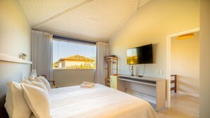 Deluxe Villa, 5 Bedrooms, Air conditioning | 5 bedrooms, iron/ironing board, free WiFi, individually decorated - Bz09 Quadra da praia Casa 5 suites (Buzios)