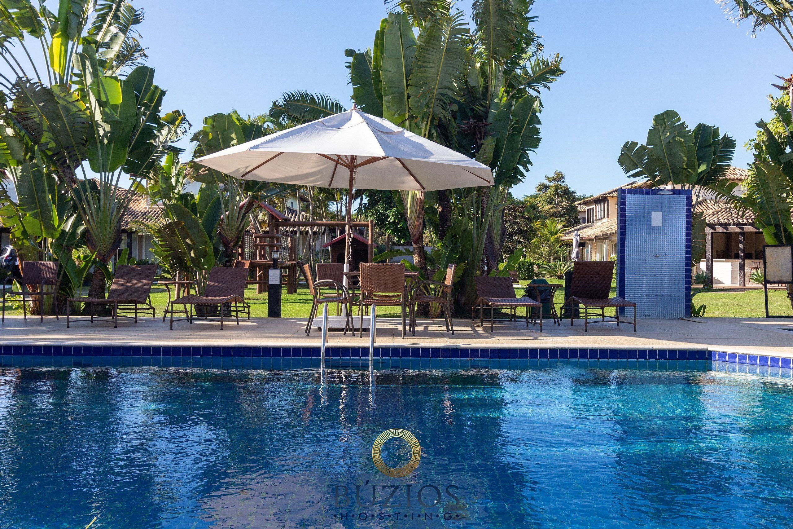 Vila luxo, 5 quartos, ar-condicionado | Piscina | Piscina externa, funciona das 9h às 19h, guarda-sóis, espreguiçadeiras