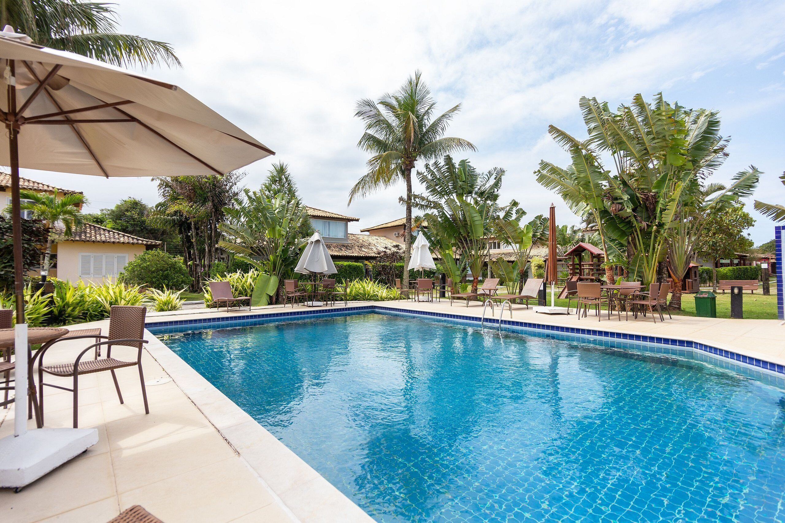 Vila luxo, 5 quartos, ar-condicionado | Piscina | Piscina externa, funciona das 9h às 19h, guarda-sóis, espreguiçadeiras