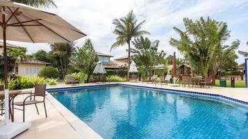 Vila luxo, 5 quartos, ar-condicionado | Piscina | Piscina externa, funciona das 9h às 19h, guarda-sóis, espreguiçadeiras