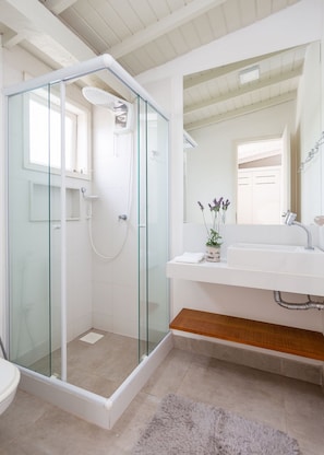 Deluxe Villa, 5 Bedrooms, Air conditioning | Bathroom