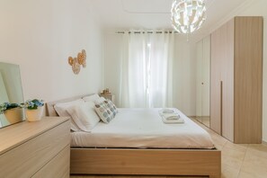 Iron/ironing board, free WiFi, bed sheets