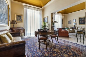 TV - From the Baron and Baroness, charm and art's house with terrace (Palermo)