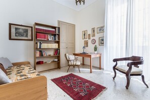 Interior - From the Baron and Baroness, charm and art's house with terrace (Palermo)