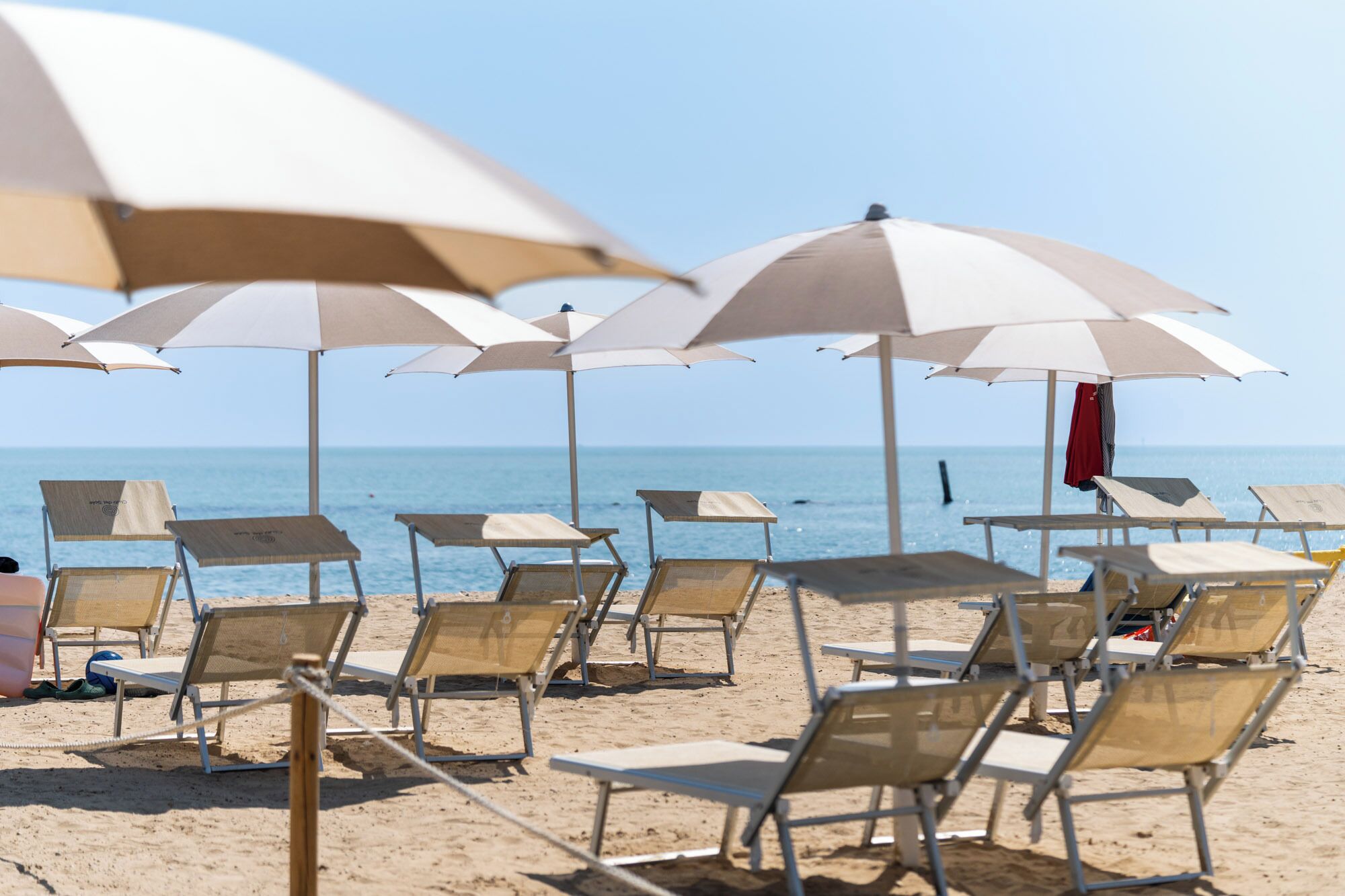 Spiaggia privata, sabbia scura