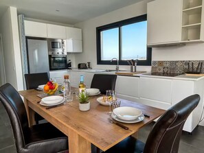 Micro-ondes, four, plaque de cuisson, lave-vaisselle