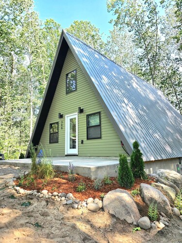 New build A-Frame house in tranquil Houghton Lake with WiFi, AC