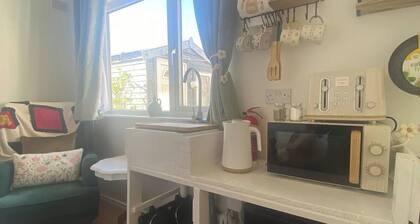 R and B Warm and Cosy Cabin