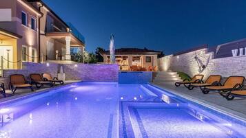 Biệt thự | Hồ bơi | Hồ bơi trong nhà, hồ bơi ngoài trời