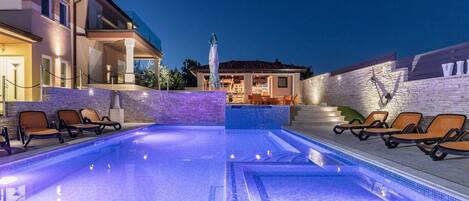 別墅 | 泳池 | 室內泳池、室外泳池