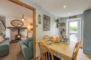 Dining - Charming Pet-Friendly Cottage with Coastal Views near Abersoch | Tan-Y-Fynwent (PWLLHELI)