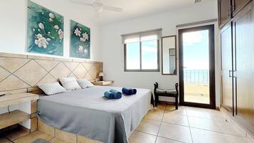 3 dormitorios, escritorio, tabla de planchar con plancha y wifi