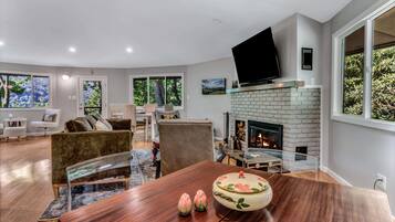 Signature House, 4 Bedrooms, Non Smoking, Kitchen | Living room | 50-inch Smart TV with digital channels